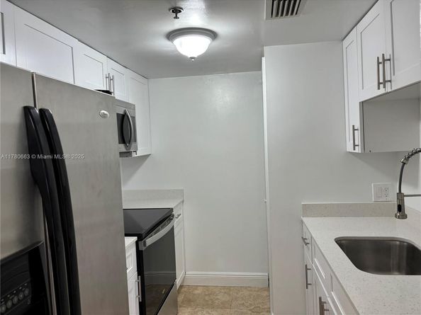 2415 NW 16th St Rd 103, Miami FL 33125