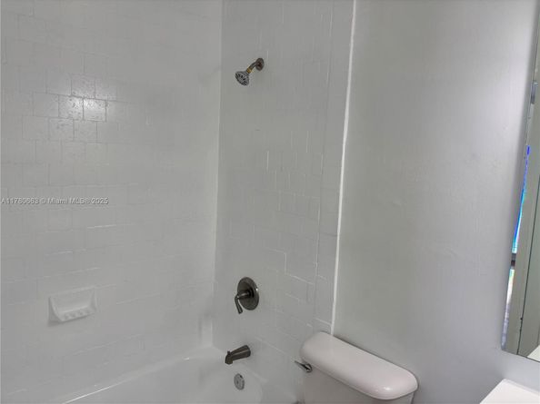 2415 NW 16th St Rd 103, Miami FL 33125