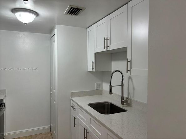 2415 NW 16th St Rd 103, Miami FL 33125