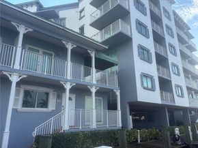 2415 NW 16th St Rd 103, Miami FL 33125