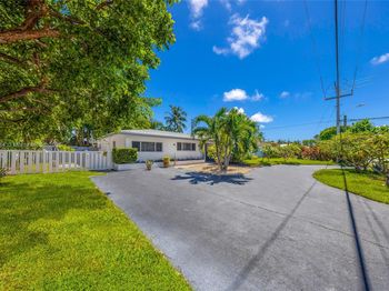 1320 NE 27th Ave