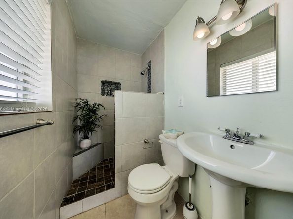 1320 NE 27th Ave, Pompano Beach FL 33062
