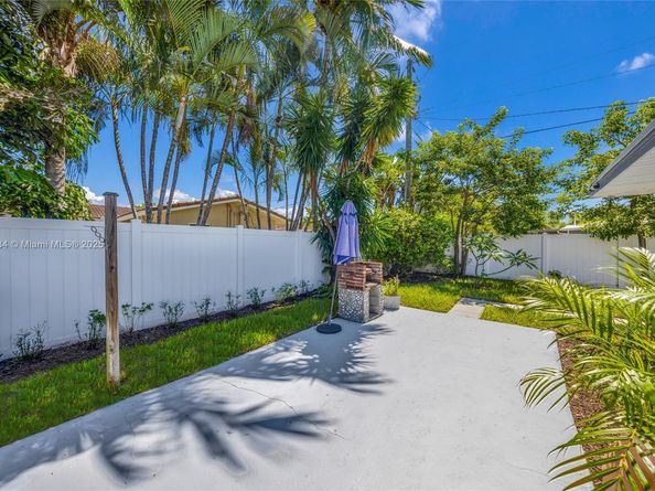 1320 NE 27th Ave, Pompano Beach FL 33062