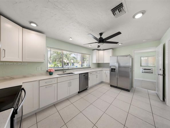 1320 NE 27th Ave, Pompano Beach FL 33062