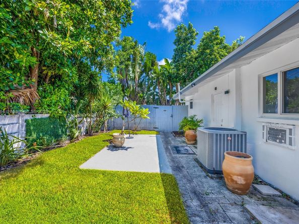1320 NE 27th Ave, Pompano Beach FL 33062
