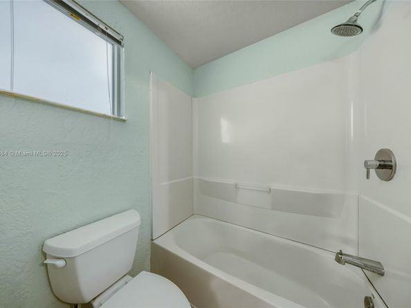 1320 NE 27th Ave, Pompano Beach FL 33062