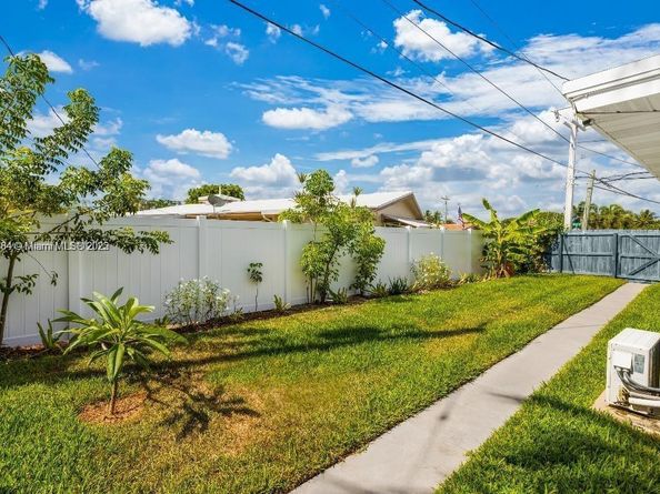 1320 NE 27th Ave, Pompano Beach FL 33062