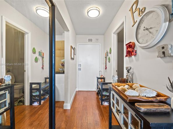 1470 NE 125th Ter PH9, North Miami FL 33161