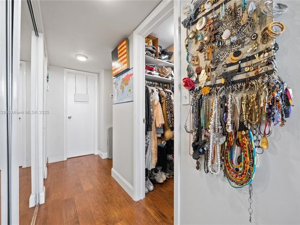 1470 NE 125th Ter PH9, North Miami FL 33161