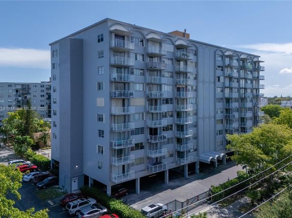 1470 NE 125th Ter PH9, North Miami FL 33161