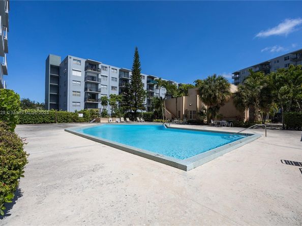 1470 NE 125th Ter PH9, North Miami FL 33161