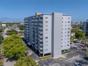 1470 NE 125th Ter PH9, North Miami FL 33161