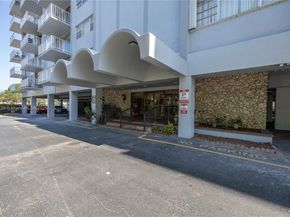 1470 NE 125th Ter PH9, North Miami FL 33161