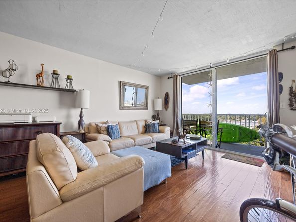 1470 NE 125th Ter PH9, North Miami FL 33161