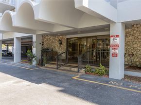 1470 NE 125th Ter PH9, North Miami FL 33161