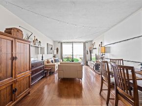 1470 NE 125th Ter PH9, North Miami FL 33161