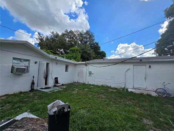 1817 NW 90th St, Miami FL 33147