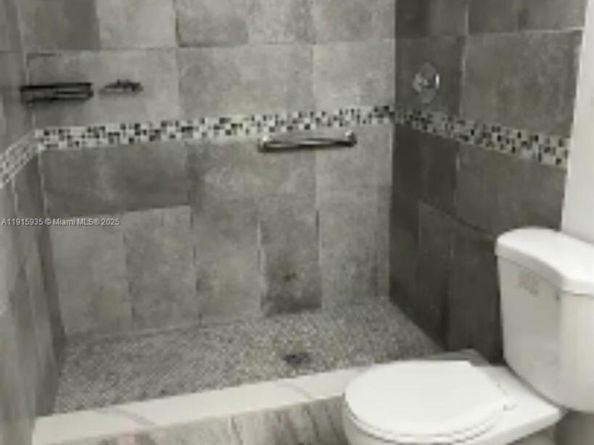 830 NE 199th St 102A, Miami FL 33179