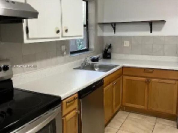 830 NE 199th St 102A, Miami FL 33179