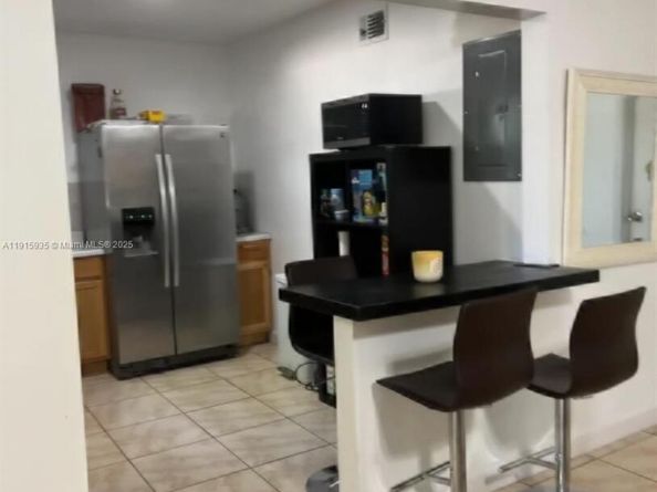 830 NE 199th St 102A, Miami FL 33179