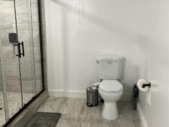 830 NE 199th St 102A, Miami FL 33179