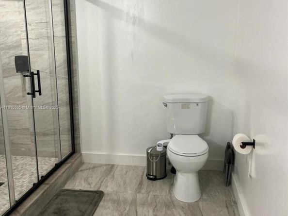 830 NE 199th St 102A, Miami FL 33179