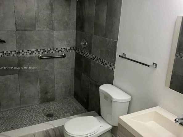 830 NE 199th St 102A, Miami FL 33179