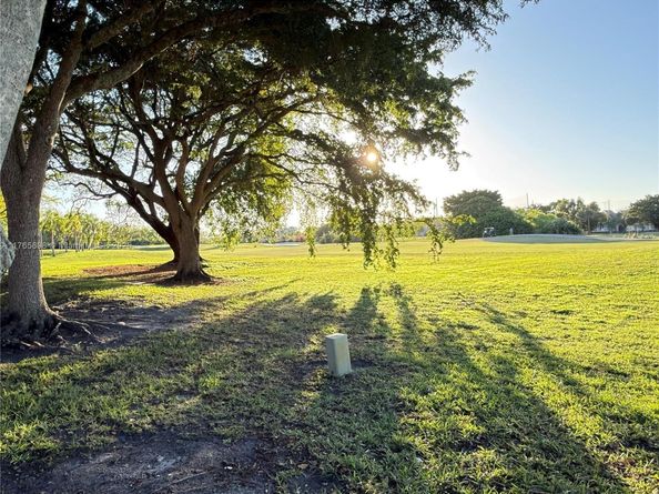 16339 Malibu Dr 22, Weston FL 33326