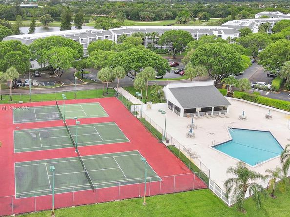 16339 Malibu Dr 22, Weston FL 33326