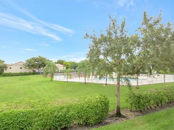 16339 Malibu Dr 22, Weston FL 33326