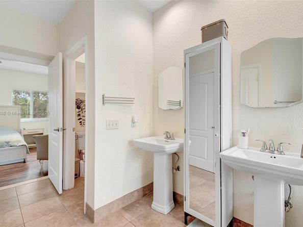 16339 Malibu Dr 22, Weston FL 33326