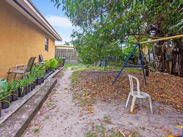 18520 NW 42nd Pl, Miami Gardens FL 33055