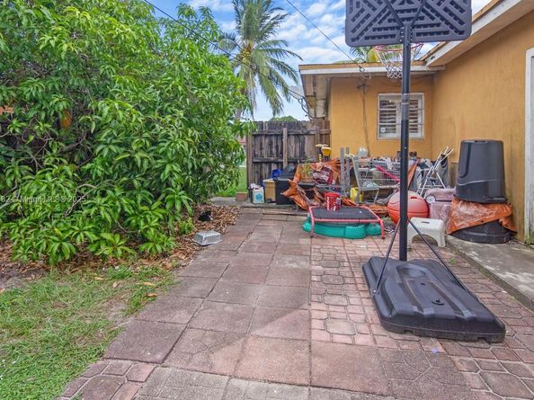 18520 NW 42nd Pl, Miami Gardens FL 33055