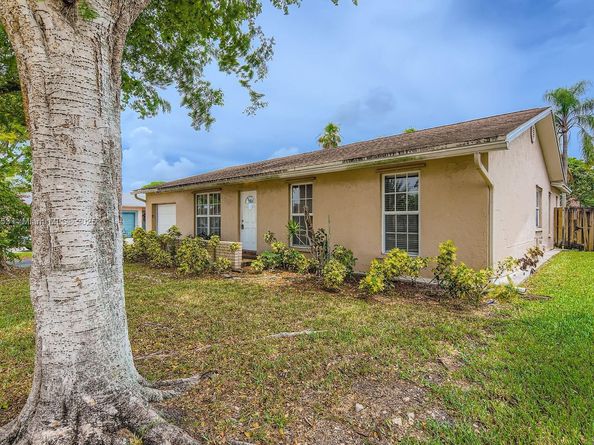 11035 NW 27th St, Sunrise FL 33322