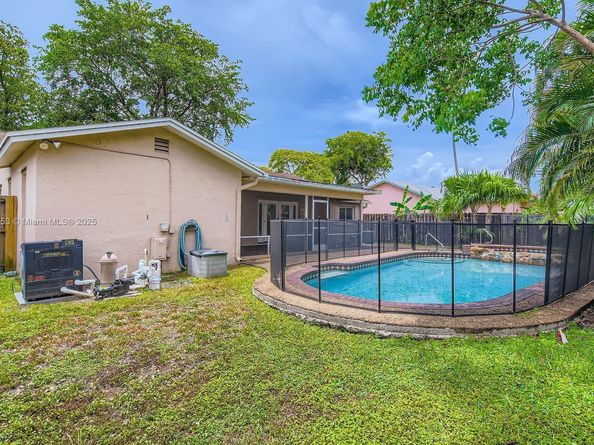 11035 NW 27th St, Sunrise FL 33322