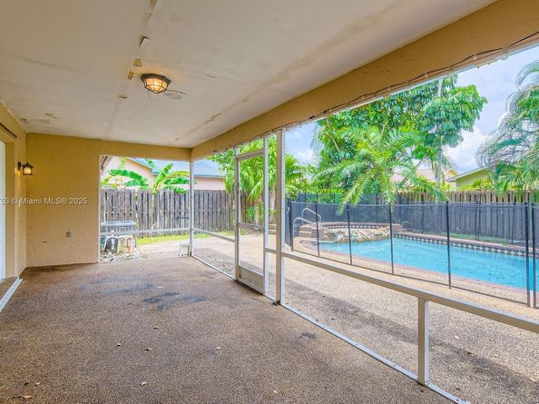 11035 NW 27th St, Sunrise FL 33322