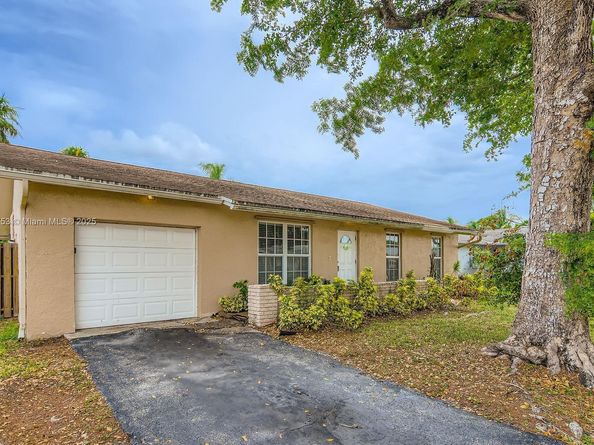 11035 NW 27th St, Sunrise FL 33322