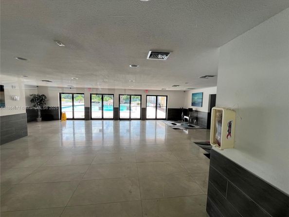 4164 Inverrary Dr 215, Lauderhill FL 33319