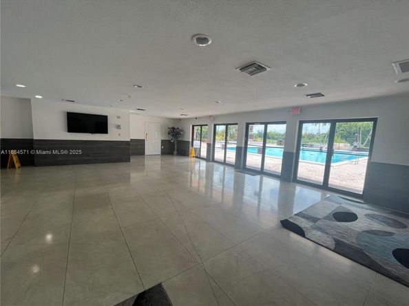 4164 Inverrary Dr 215, Lauderhill FL 33319