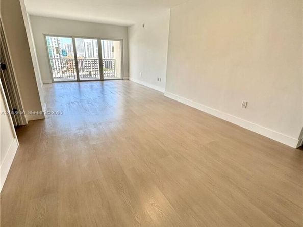 300 Bayview Dr 1201, Sunny Isles Beach FL 33160