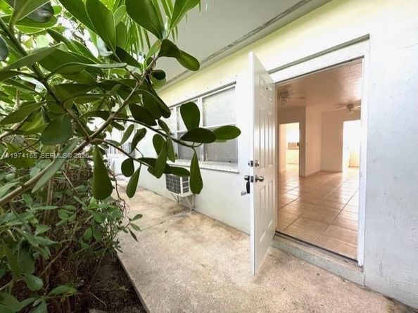 810 82nd St, Miami Beach FL 33141