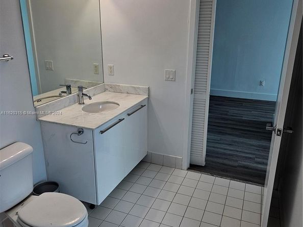 888 Biscayne Blvd 4001, Miami FL 33132