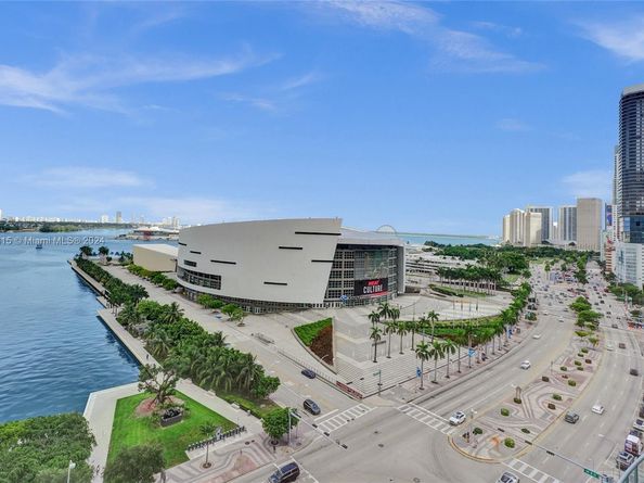 888 Biscayne Blvd 4001, Miami FL 33132