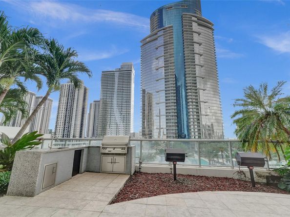 888 Biscayne Blvd 4001, Miami FL 33132