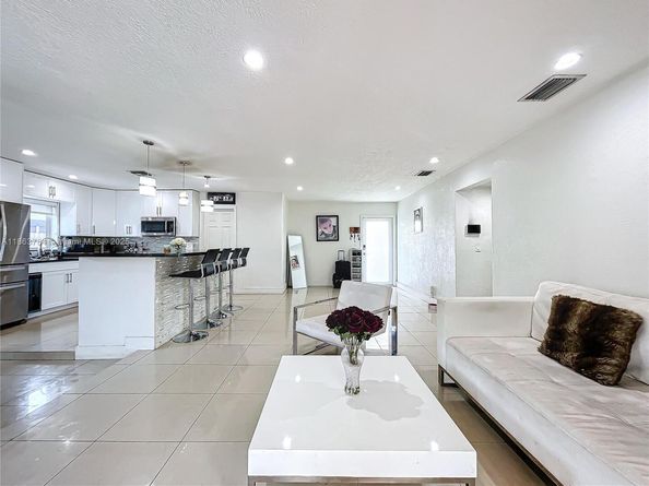 2610 SW 19th St, Fort Lauderdale FL 33312