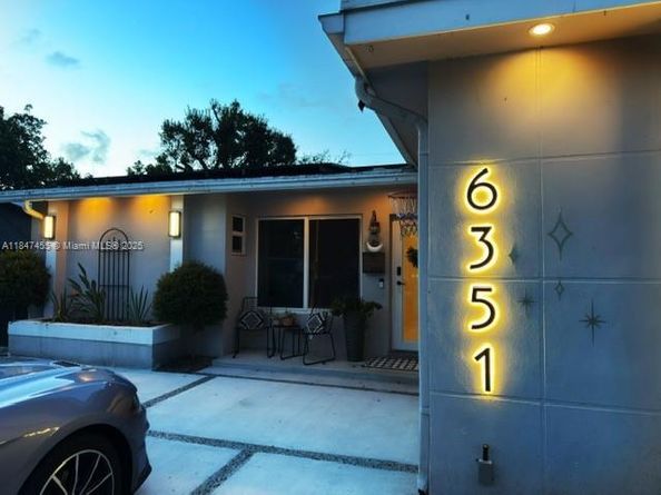 6351 Moseley St, Hollywood FL 33024