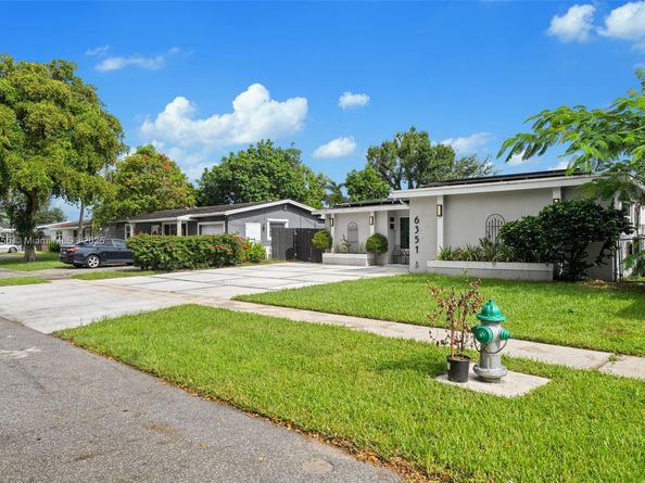 6351 Moseley St, Hollywood FL 33024