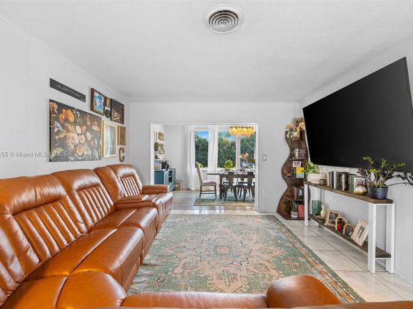 6351 Moseley St, Hollywood FL 33024