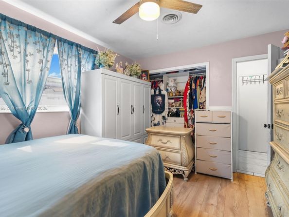 6351 Moseley St, Hollywood FL 33024