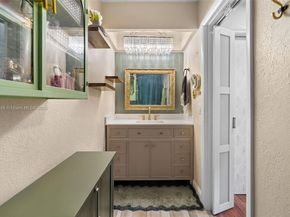 6351 Moseley St, Hollywood FL 33024